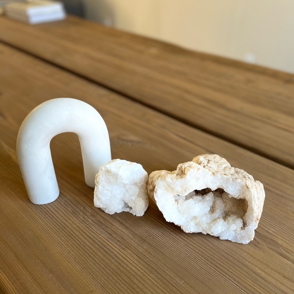 Zara Other - Target marble arch + 2 geode crystals